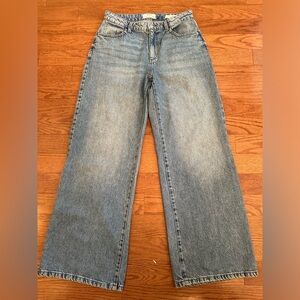 Relaxed wide leg jean